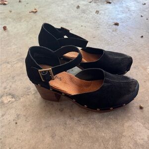 Never worn size 8 1/2 super cute black suede clogs